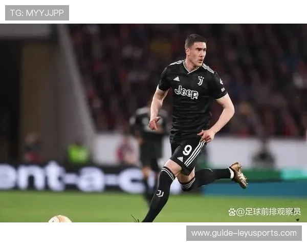 尤文左翼推进更有冲击，坎比亚索横传被后卫抢先解围