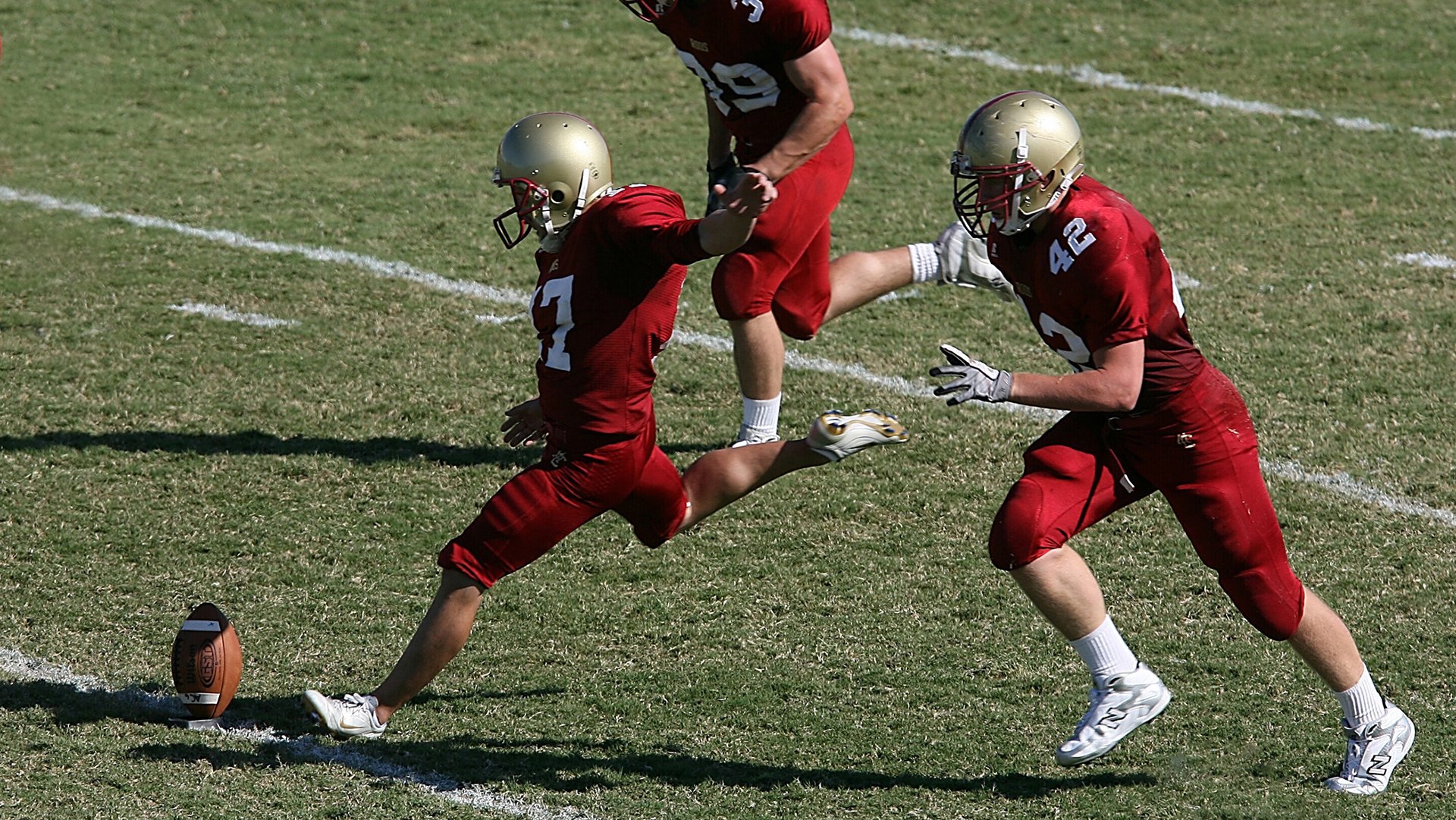 塔特在比赛中展现的高强度压迫防守，为袋鼠队带来优势